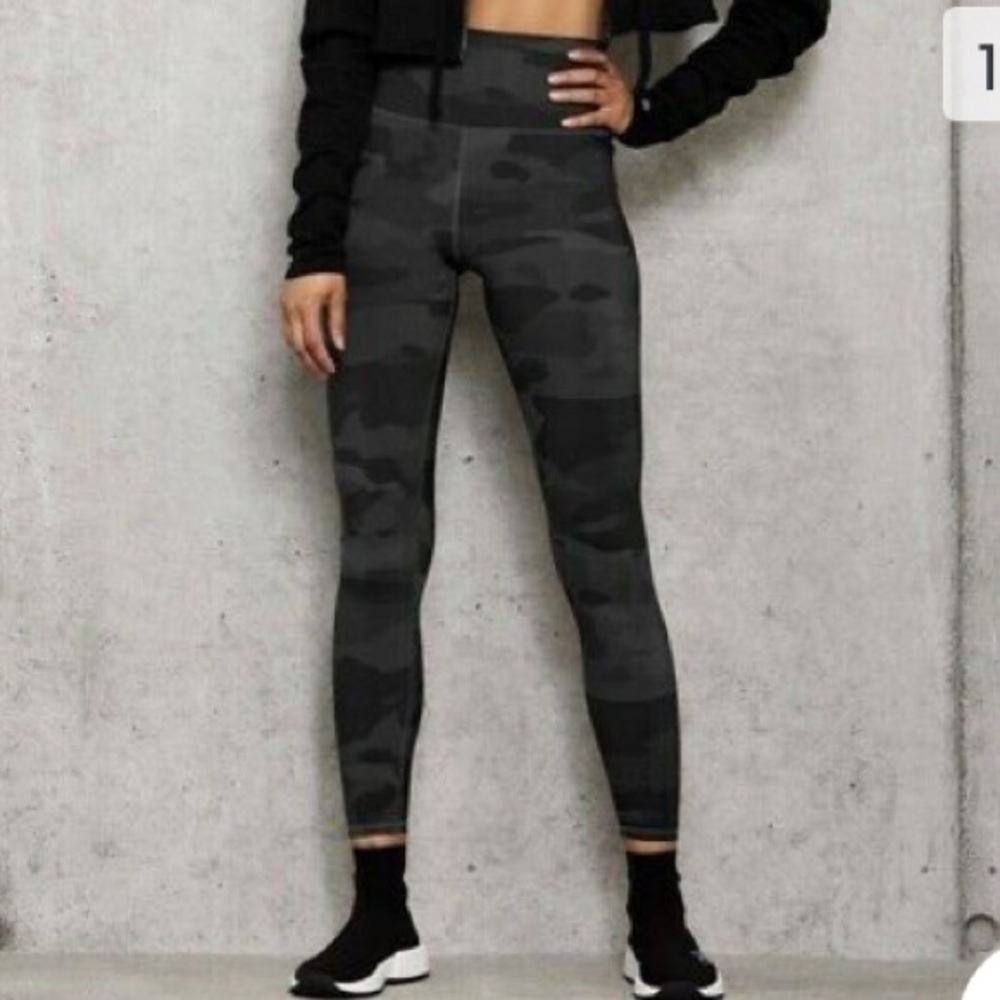 Alo Yoga Camo High Waist Vapor Legging Sz. L